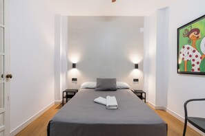 6 bedrooms, desk, soundproofing, free WiFi - Casa Sevillana (Seville)