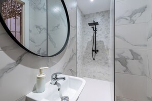 City House | Bathroom - Casa Sevillana (Seville)