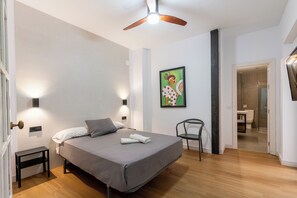 6 bedrooms, desk, soundproofing, free WiFi - Casa Sevillana (Seville)