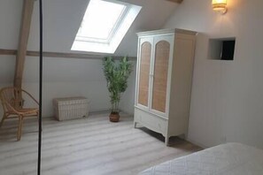 2 chambres, fer et planche à repasser, lit parapluie, accès Internet