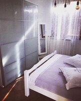 1 habitación, cortinas blackout y sistema de insonorización