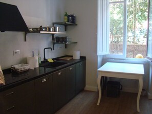 Batterie de cuisine, vaisselle et ustensiles