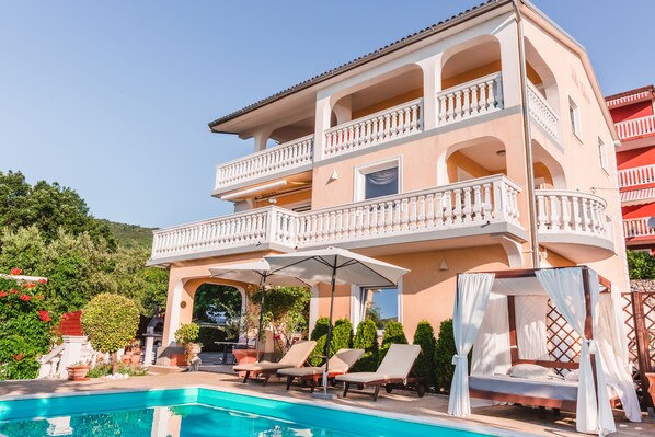 Pool - Studio with pool and sea view in Villa Chiara (Icici)