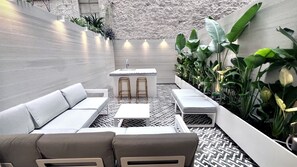 Basement luxury room with beautiful private terrace | Terrace/patio - Pinacota Suite Kolonaki (Athens)