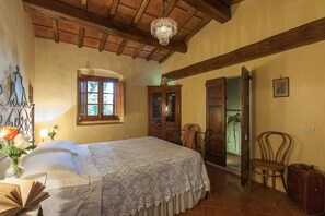 2 makuuhuonetta, silitysrauta/-lauta, ilmainen Wi-Fi, vuodevaatteet