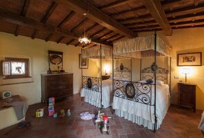 2 dormitorios, tabla de planchar con plancha, wifi gratis y ropa de cama