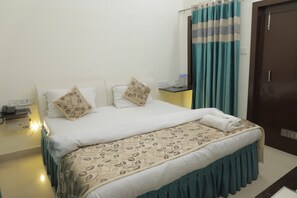 豪華雙人房, 城市景觀 | 書桌、隔音、熨斗/熨衣板、免費無線上網