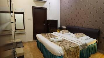 Deluxe Double Room, City View | Desk, soundproofing, iron/ironing board, free WiFi