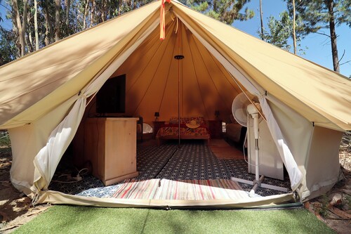 Private luxurious glamping with solar heated swimming pool TV and Wi-Fi