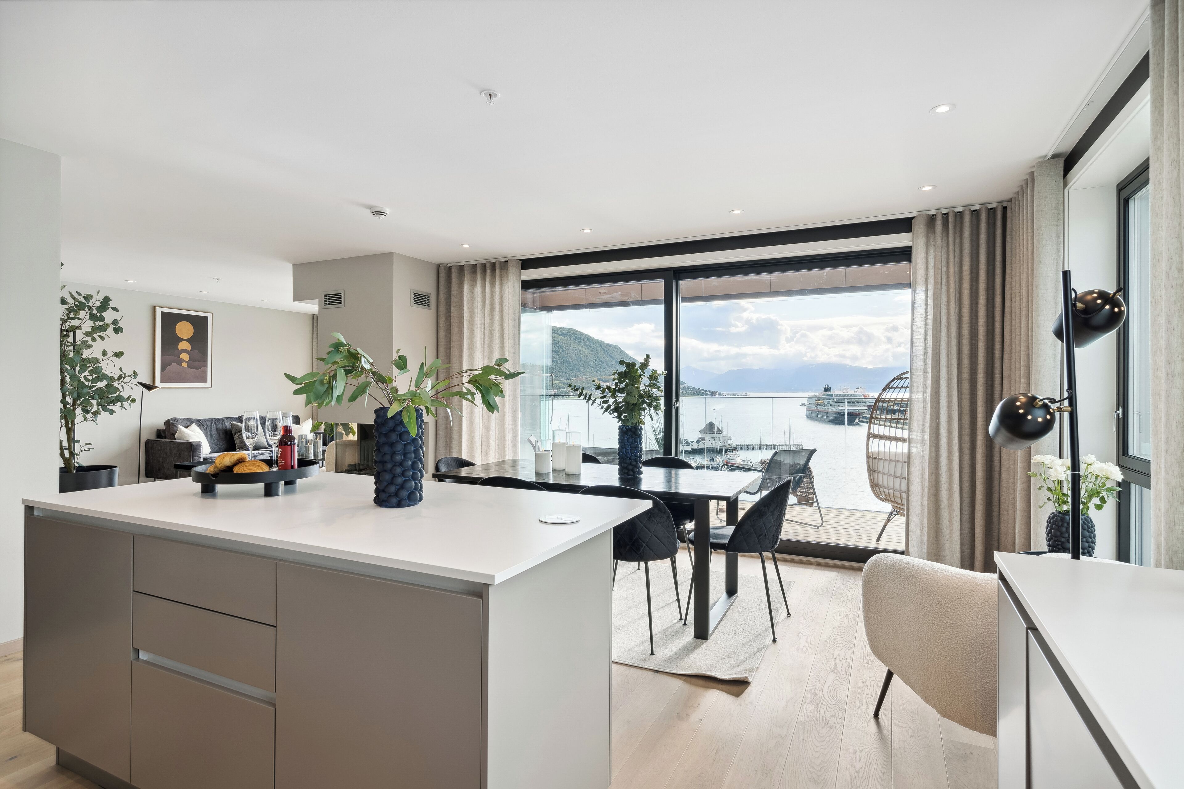 Superior Condo | Private kitchen | Full-size fridge, oven, stovetop, dishwasher