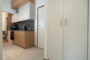 Departamento superior | Cocina privada | Refrigerador, microondas, horno y parrilla de estufa 