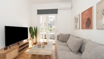 Superior-Apartment | Essbereich im Zimmer