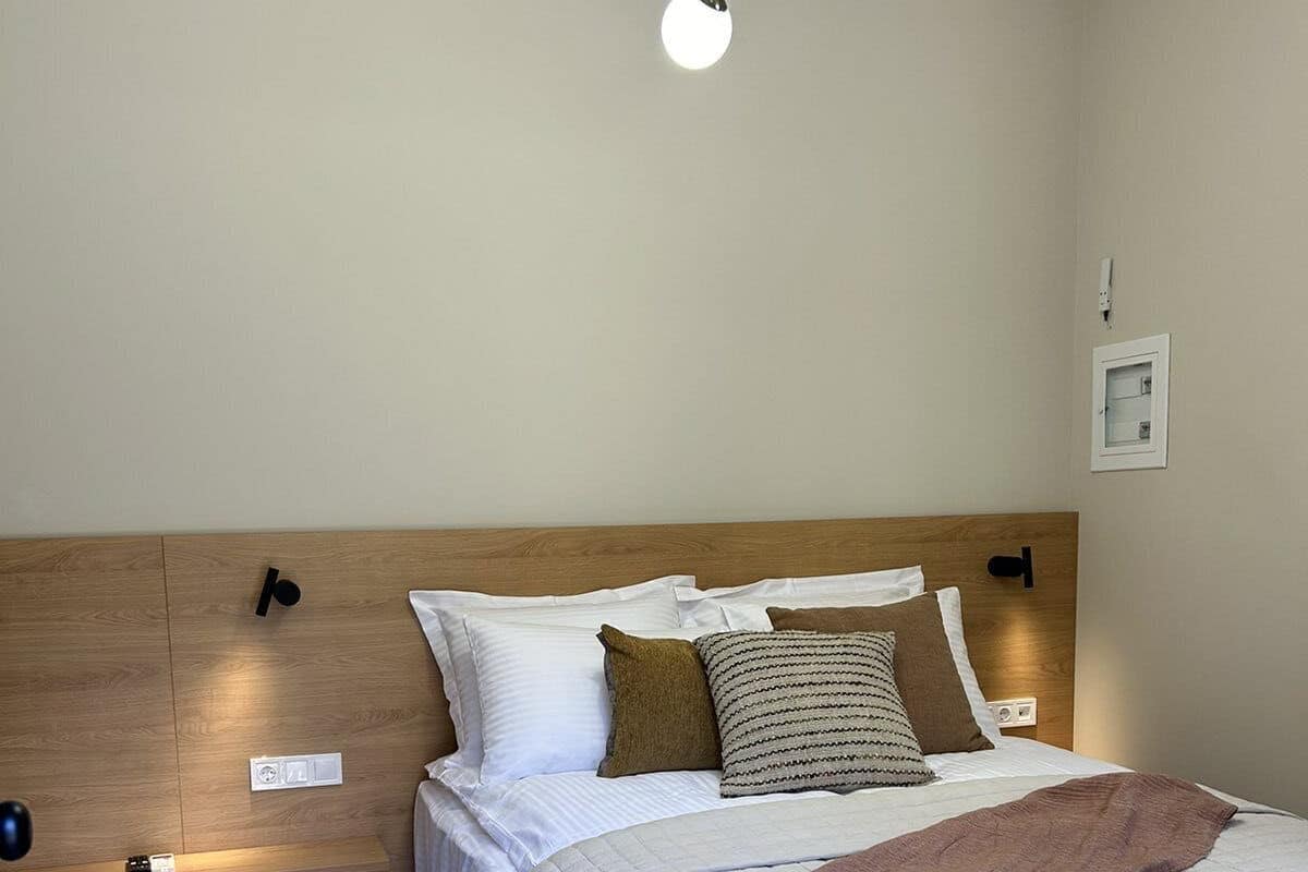 Cozy Room | 1 bedroom, minibar, in-room safe, desk