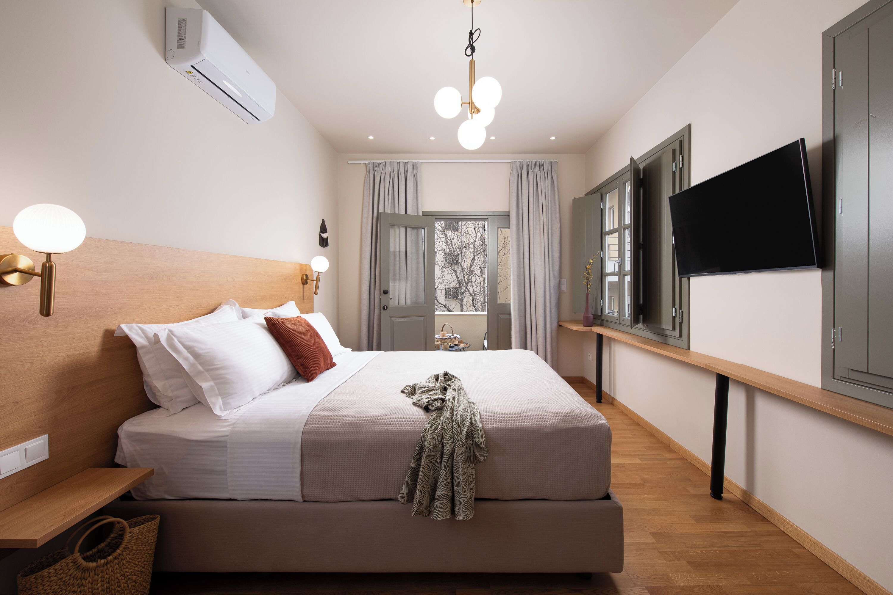 Premium Rooftop Room with Terrace | Minibar, coffres-forts dans les chambres, bureau, chambres insonorisées