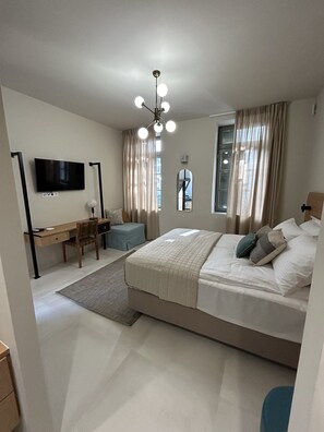 Superior Room | Minibar, in-room safe, desk, soundproofing - Living Yard Acropolis (Athens)
