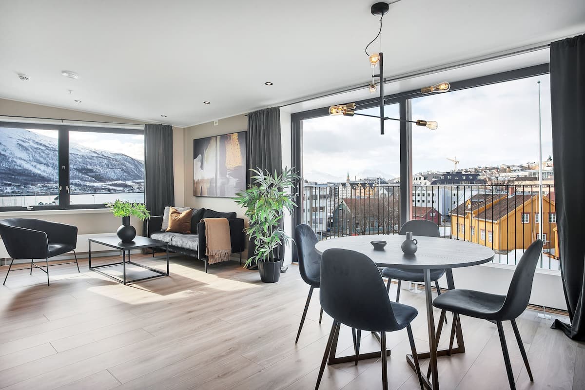Condo estándar | 1 habitación y espacio para trabajar con laptop