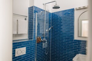 Shower, towels, soap, shampoo