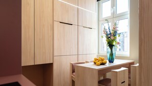 Design Studio Suite | In-room safe, desk, WiFi (free), bed sheets - Homaris East Side - Self- Check In (Berlin)
