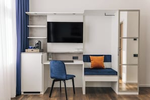 Bàn, truy cập Internet không dây miễn phí, bộ trải giường