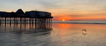 Cute cottage only a 10 min walk to the beach.