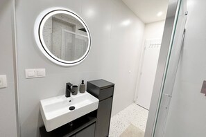 Apartment, 1 Schlafzimmer, Raucher, Stadtblick | Badezimmer