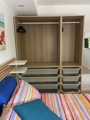 2 habitaciones, tabla de planchar con plancha y wifi gratis 