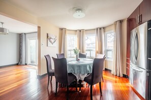 Grand Villa, 4 Bedrooms, Terrace | Private kitchen | Full-size fridge, microwave, oven, stovetop - GLOBALSTAY Tranquil Family Retreat (Richmond Hill)