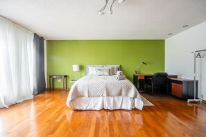 Grand Villa, 4 Bedrooms, Terrace | 4 bedrooms, individually decorated, individually furnished, desk - GLOBALSTAY Tranquil Family Retreat (Richmond Hill)