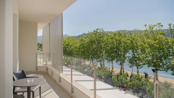 Superior Apartment | 1 bedroom, in-room safe, blackout drapes, soundproofing