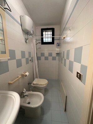 Doccia, asciugacapelli, bidet, asciugamani