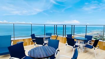 Studio | Tempat makan luar