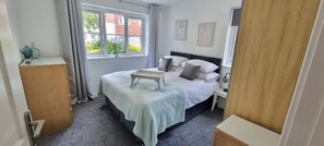 1 bedroom, iron/ironing board, free WiFi - The Pennington Apartment Leigh (Leigh)