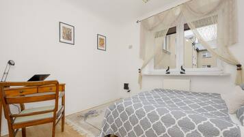 Apartment, 3 Bedrooms, 2 Bathrooms | 3 bedrooms, in-room safe, individually furnished, desk