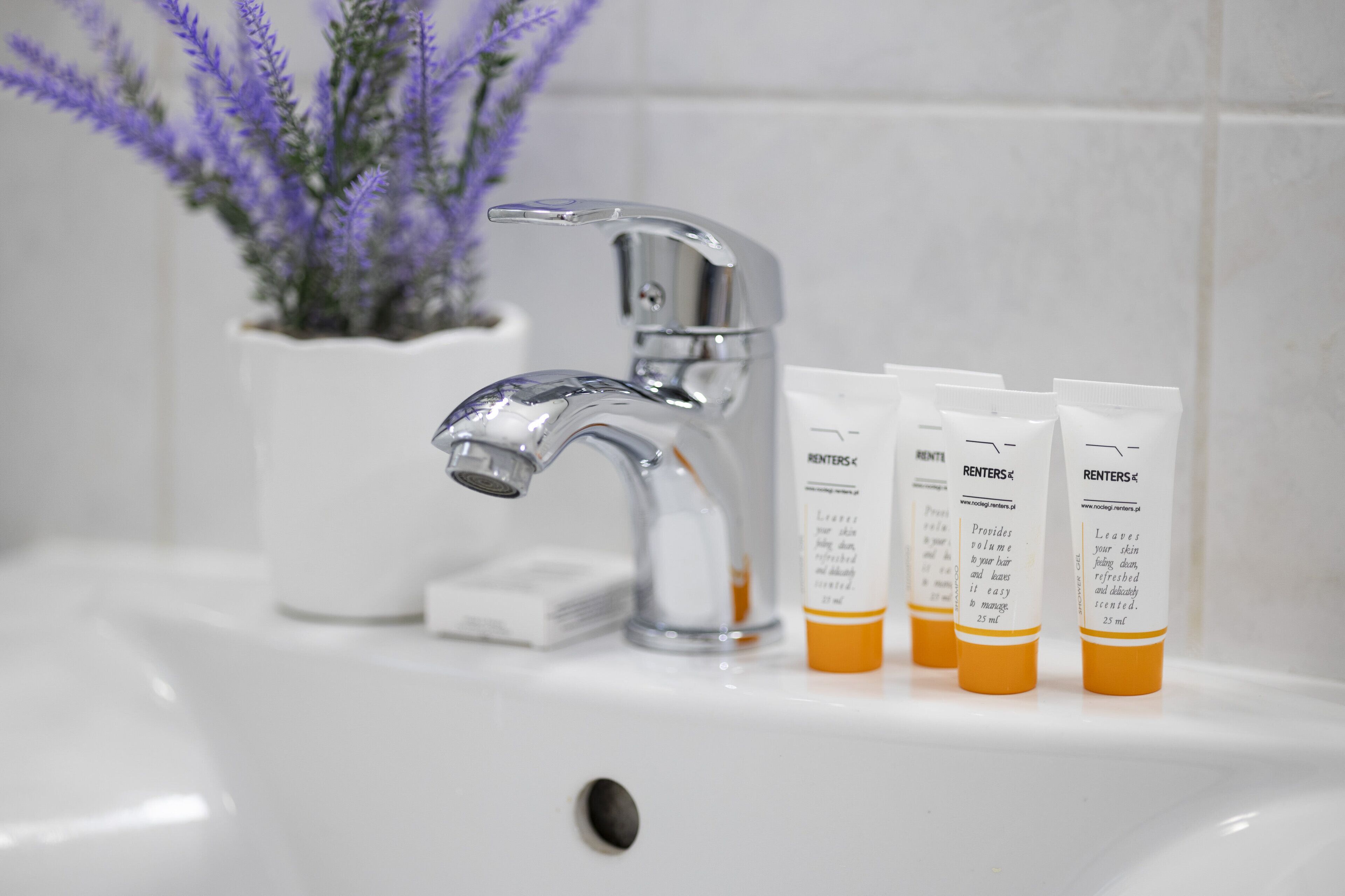 Appartement, 3 chambres, 2 salles de bains | Salle de bain | Baignoire, articles de toilette gratuits, serviettes fournies, savon