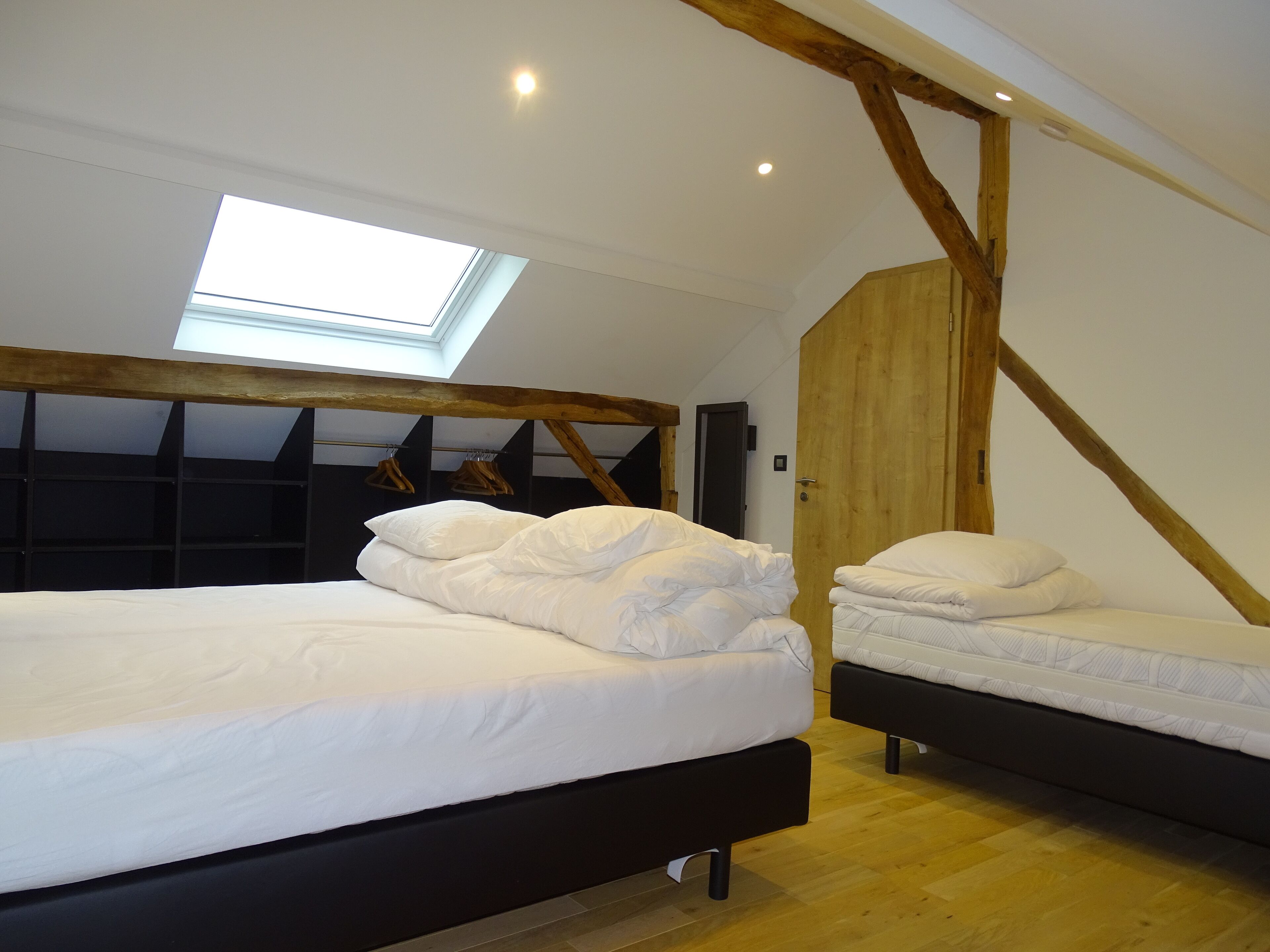 4 habitaciones, tabla de planchar con plancha y wifi 