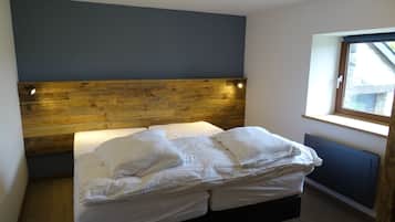 4 slaapkamers, een strijkplank/strijkijzer, wifi