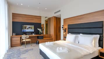 Zimmersafe, Schreibtisch, laptopgeeigneter Arbeitsplatz