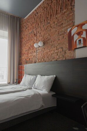 1 bedroom, desk, WiFi, bed sheets