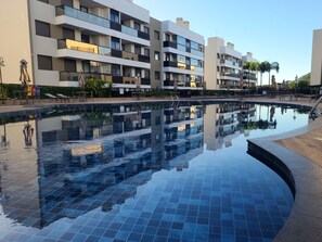 Outdoor pool, a heated pool - Florianopolis. Hermoso Departamento a Metros del mar (Canasvieiras Florianópolis)