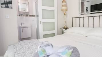 2 quartos, individualmente decorados, individualmente mobiliados