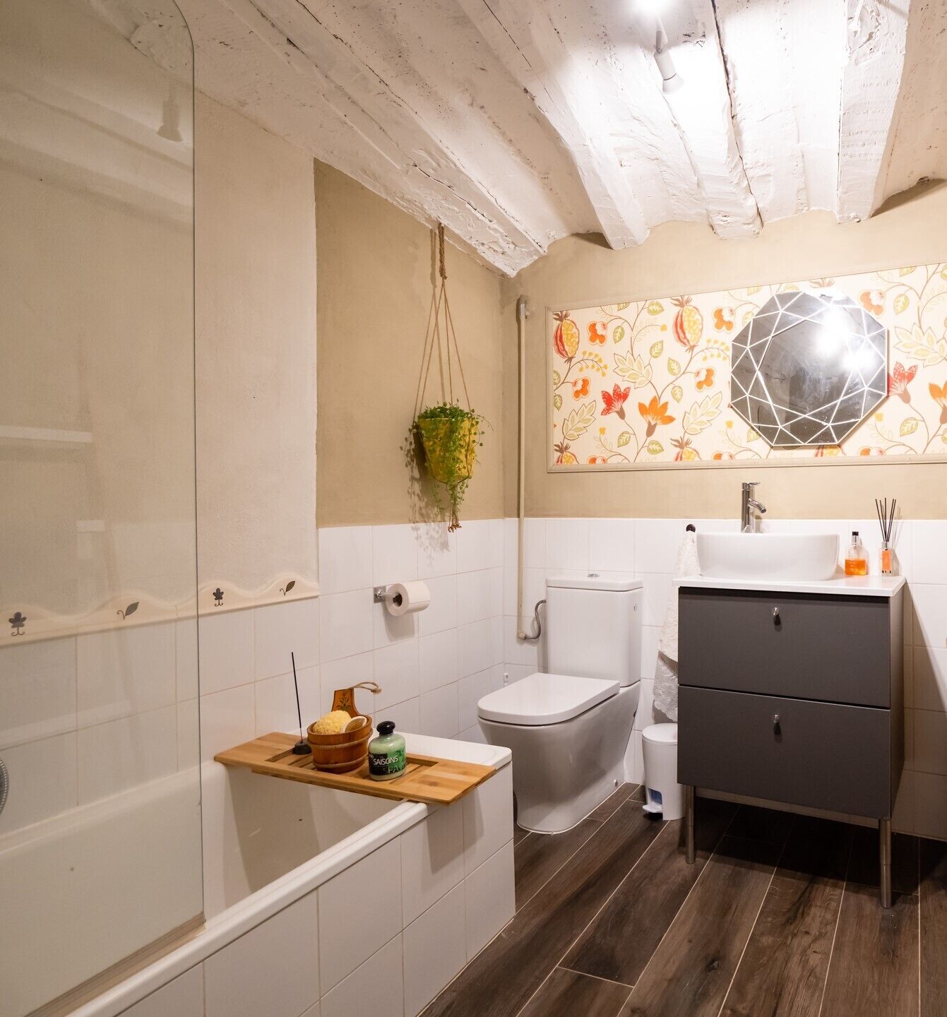 Hårføner, håndklær, såpe og sjampo