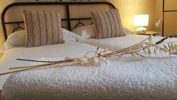 3 slaapkamers, een strijkplank/strijkijzer, reisbedje, gratis wifi