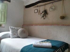 3 chambres, fer et planche à repasser, lit parapluie, Wi-Fi gratuit