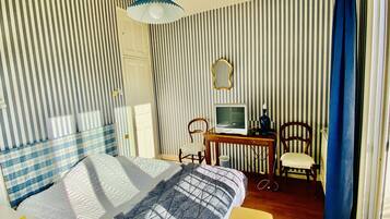 4 slaapkamers, een strijkplank/strijkijzer, gratis wifi, beddengoed