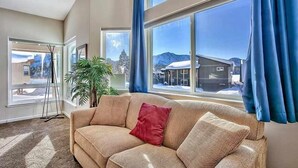 Unclassified image, 4 of 32, button - 1759 Venice Drive 5 Bedroom Home by RedAwning (South Lake Tahoe)