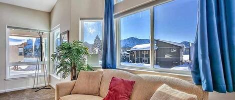 House, 5 Bedrooms | Interior