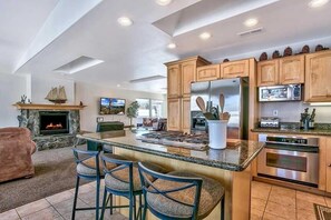 Private kitchen - 1759 Venice Drive 5 Bedroom Home by RedAwning (South Lake Tahoe)