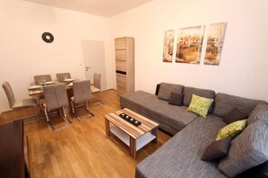 Living area - Apartment für 7 Personen, 2 Schlafzimmer, Küche, Inkl. Reinigungsgebühr 35 (Wien)