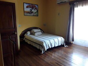 Standard Double Room | Individually decorated - Hotel le Colbert (Antsiranana)