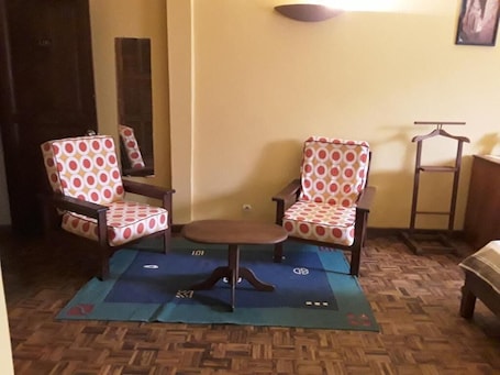 ๋๋ญ์ค ๋๋ธ๋ฃธ, ์๋ด ์ ๋ง | ๊ฐ๊ฐ ๋ค๋ฅธ ์คํ์ผ์ ์ธํ
๋ฆฌ์ด